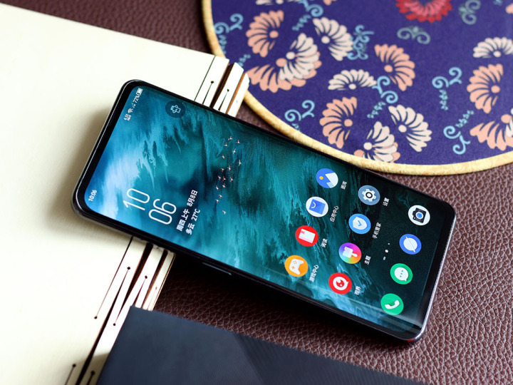 努比亚z20运用的是曲面屏幕设计,这是目前最高端的屏幕规格,6.