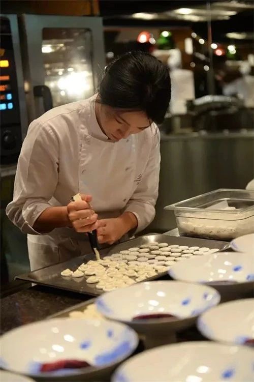 她是亚洲最美女厨师,人美菜还这么美!