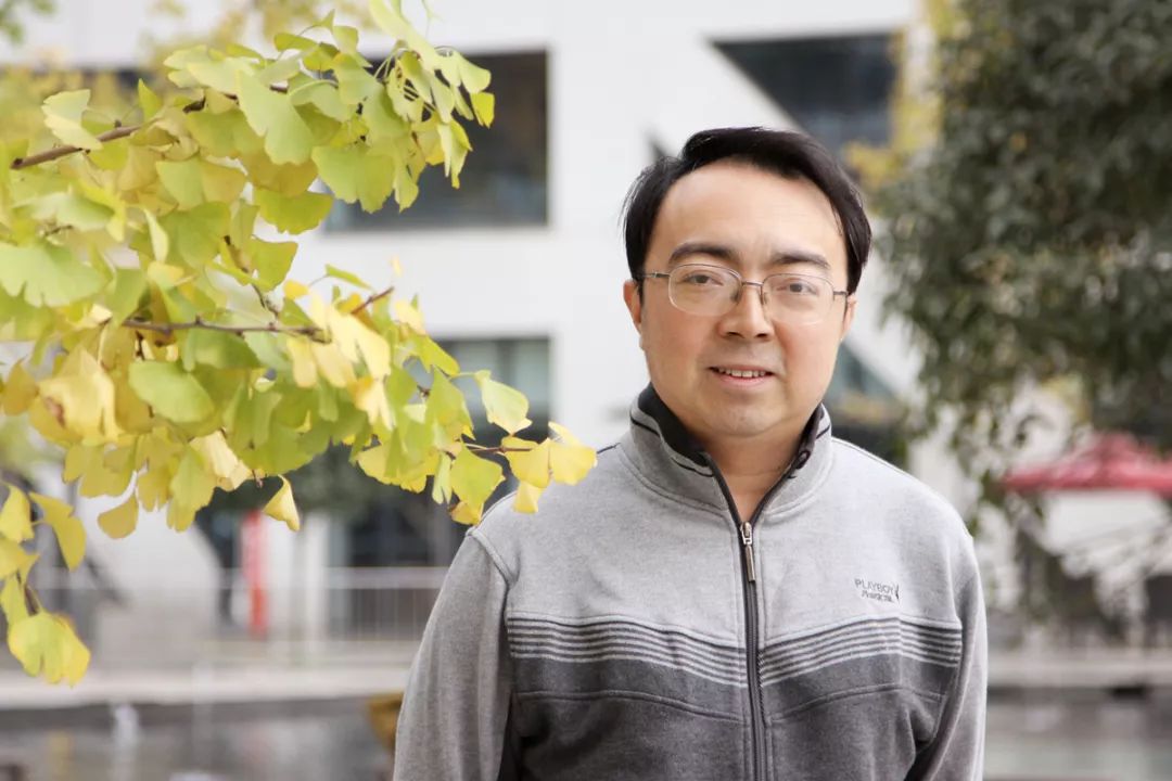 何夕别具一格的"科幻江湖"