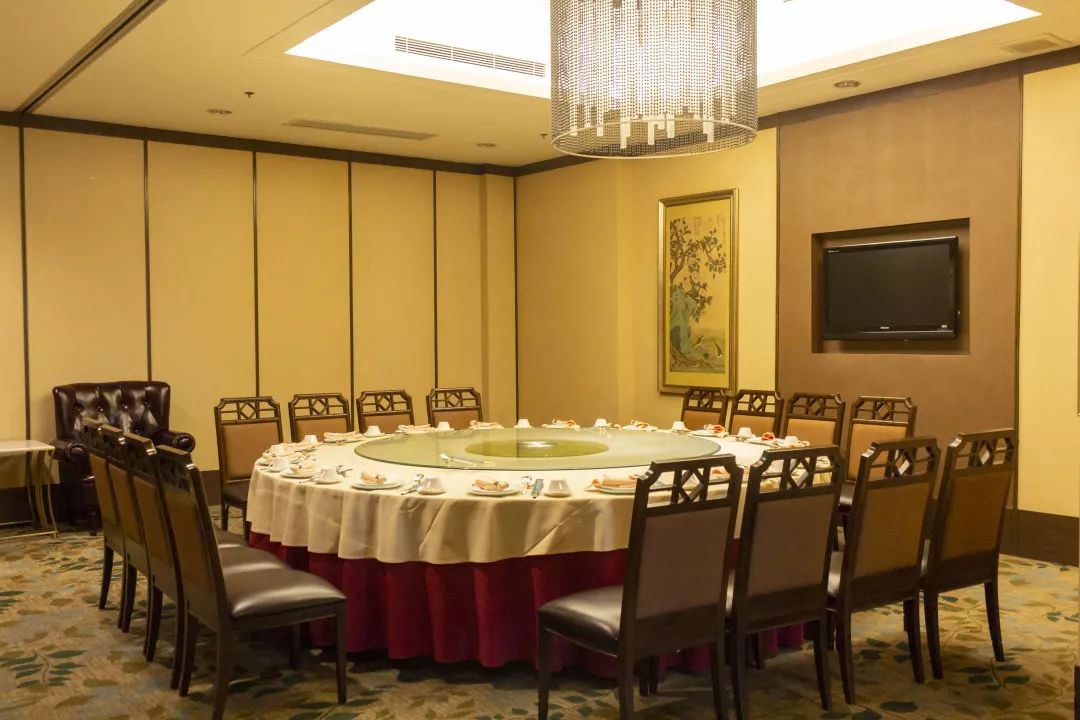 的海鲜大餐说到海景千禧酒店的殿堂级美食,那决不能错过龙苑中餐厅