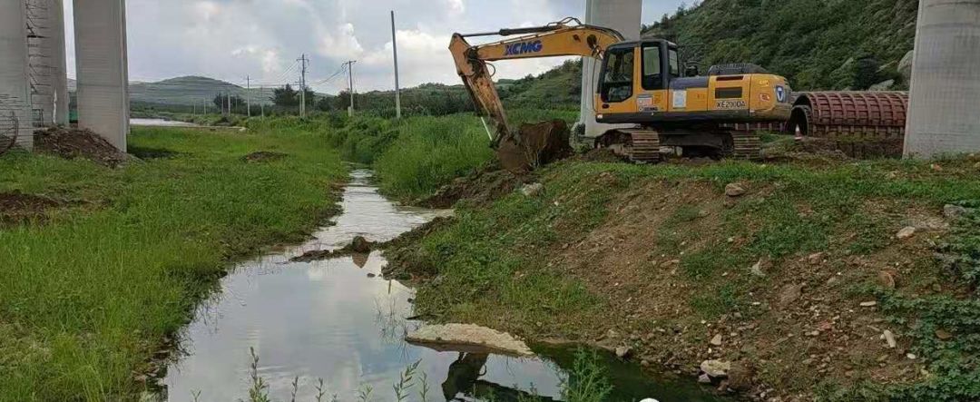 煙臺海陽昌水河大橋,徐工挖機河道清淤