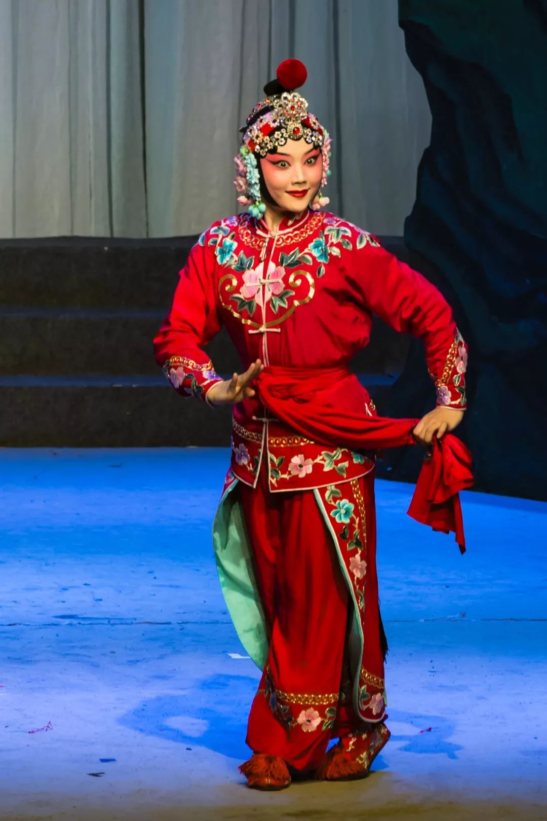 张琦,国家京剧院青年演员2010年 荣获首届学京赛中专组金奖;2012年