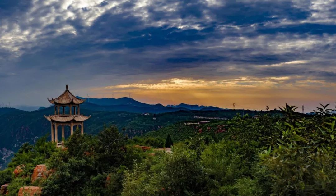 新密伏羲山的这组夕阳照太美啦!