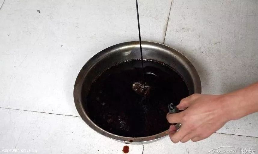 常识换下来的机油发黑就是油不好大错特错不黑问题就大了