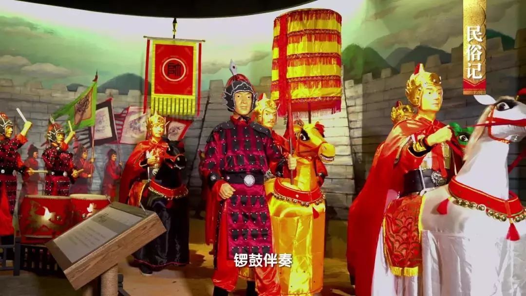 节目中,历经多次磨合排练的"五马巡城舞"在封川古城内盛情呈现.