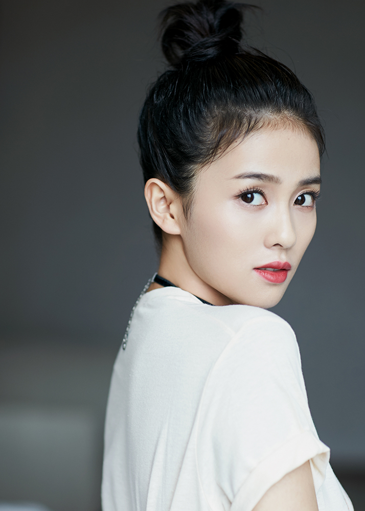 白鹿亮相烈火军校见面会分享拍戏趣事展现渣男撩