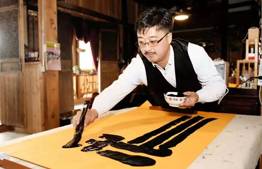 我辈续传承  大漠书豪情  | 专访六度书法创始人王鹏飞先生