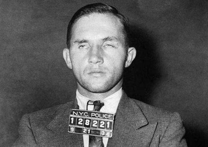 他是美国人的英雄,儿子被绑匪撕票,两年后找到凶手到死都不认罪_林白