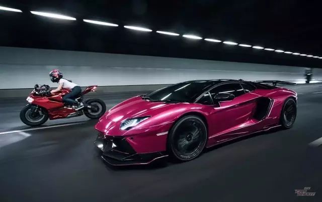 骑骚粉杜卡迪的极品妹子,你是要车还是要人?