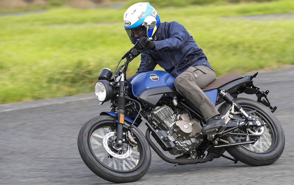 升仕caferacer125国外实拍国内外价格相差一倍