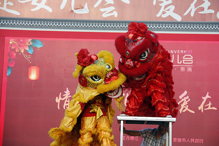 被誉为"东方情人节"的恩施女儿会是土家族特有的风俗,更是单身男女