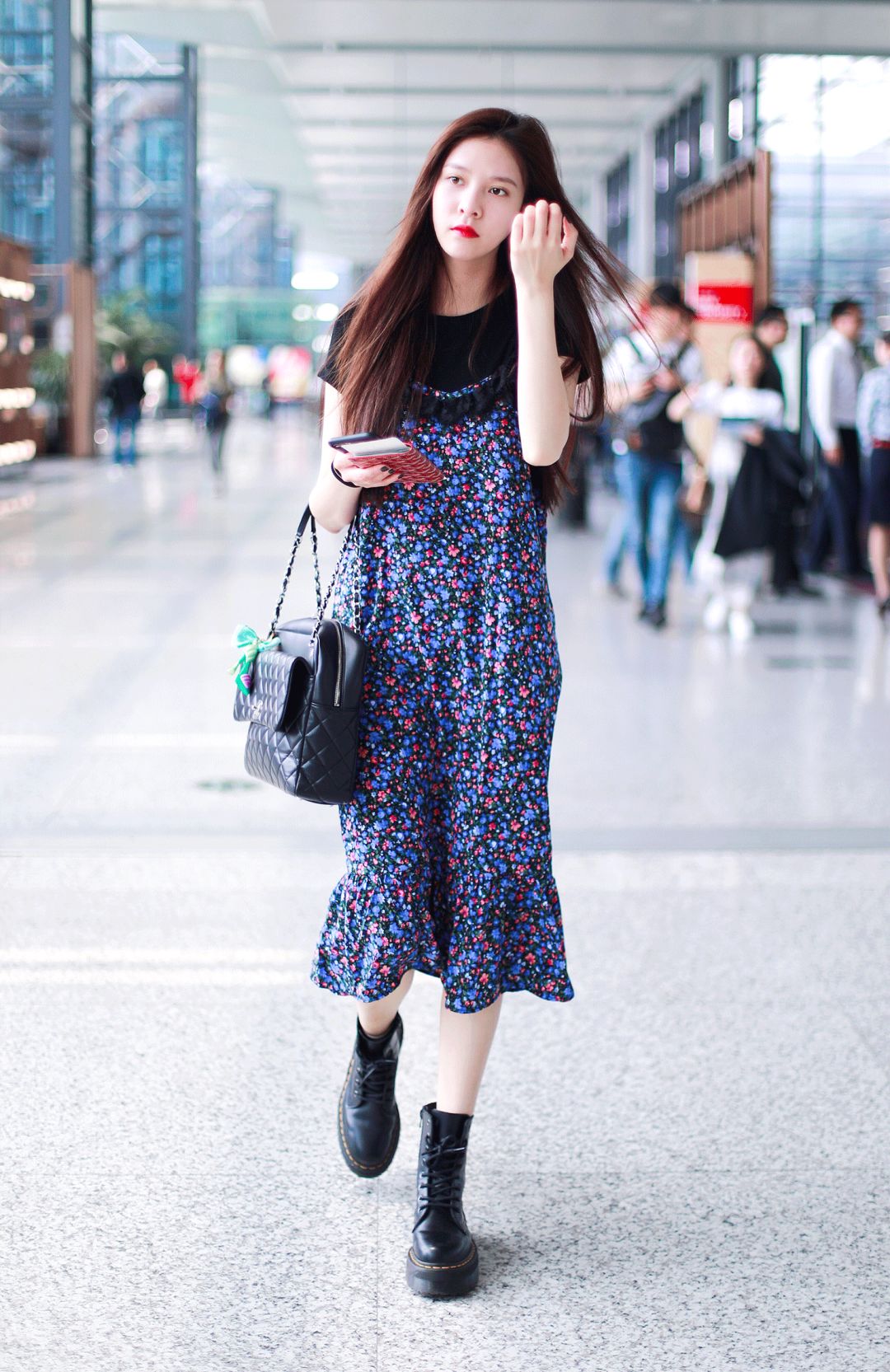 girlcrush夏天穿靴子女人为了时髦和显瘦什么都做得出来