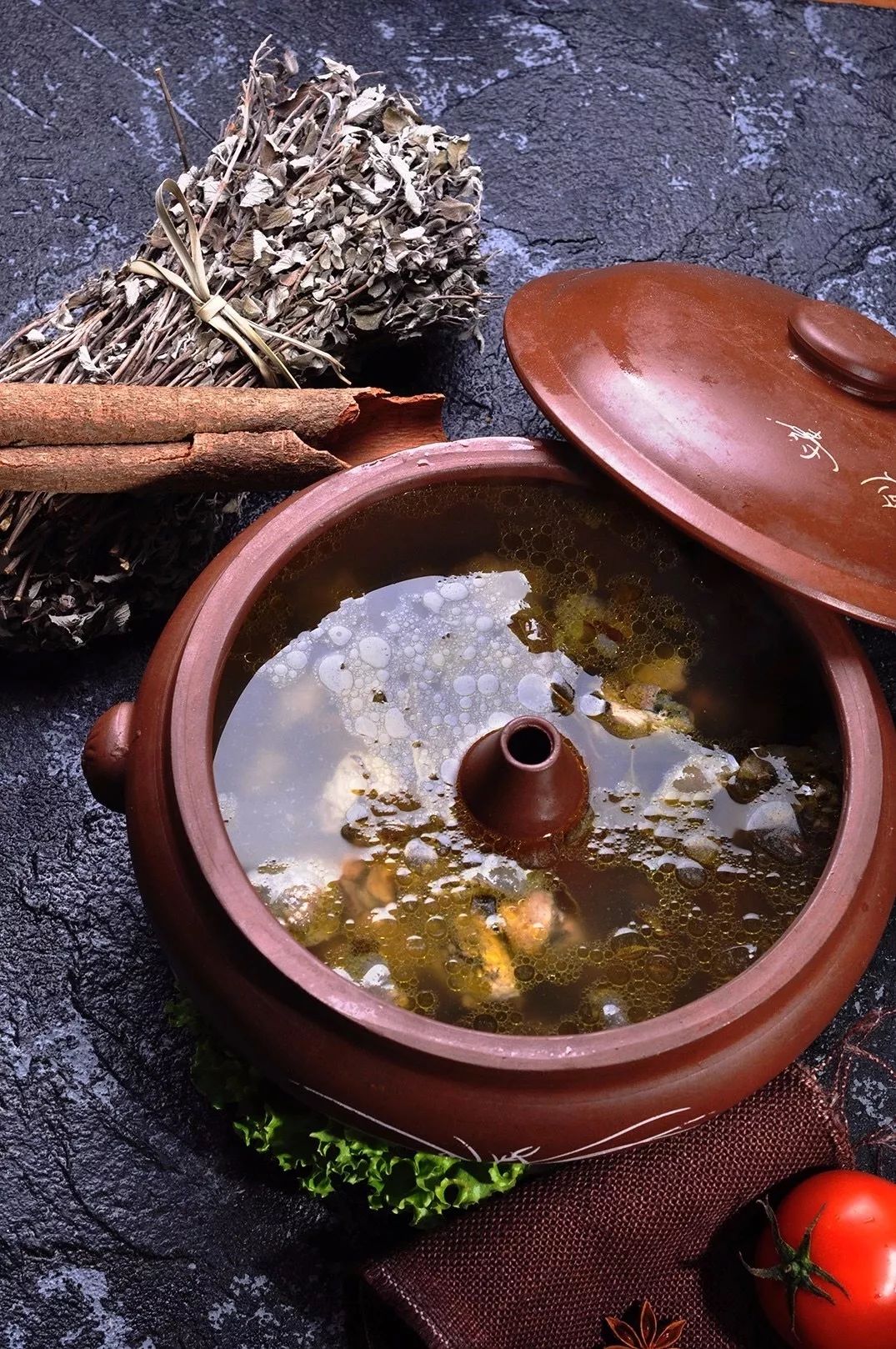 野坝子汽锅鸡外婆雪花鱼香淳的野坝子汽锅鸡一碗鸡汤满口香无刺爽口的