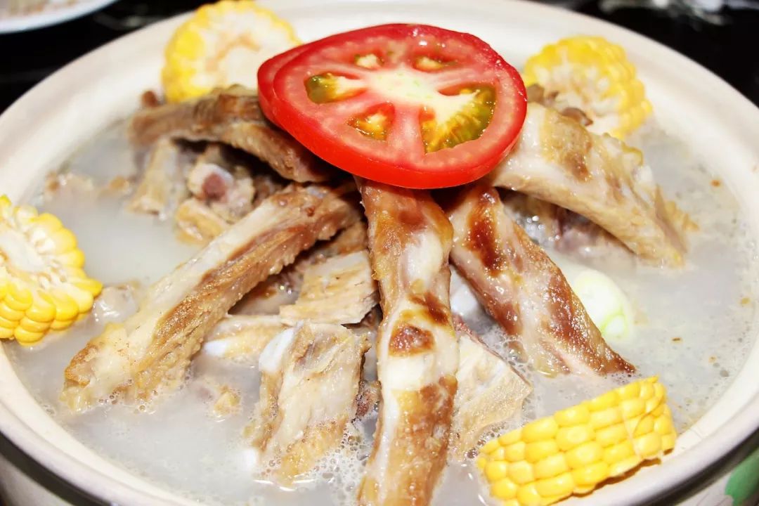 安州10年老店,这家盐排骨为啥能火这么久?