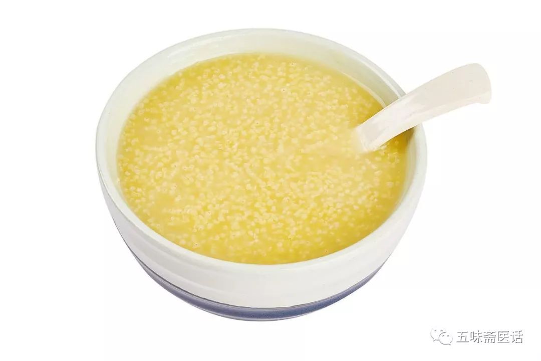 从性味上看,大米性平,而小米性凉,所以脾胃虚寒的人平素适合吃大米粥