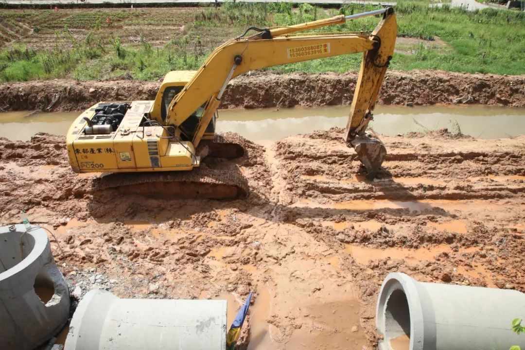 云浮新区高标准落实中小河流治理工程全力加快污水管网建设进度