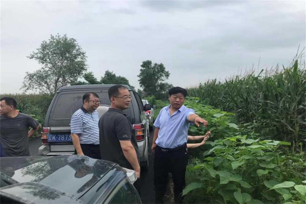 市应急局局长朱福春,文圣区区长薛松,区委常委,副区长陈殿涛一同视察.