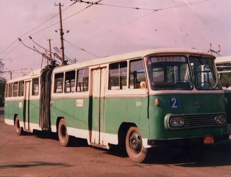 老照片记录车辆变迁 大数据见证绿色发展——吉林公交70周年车辆设施