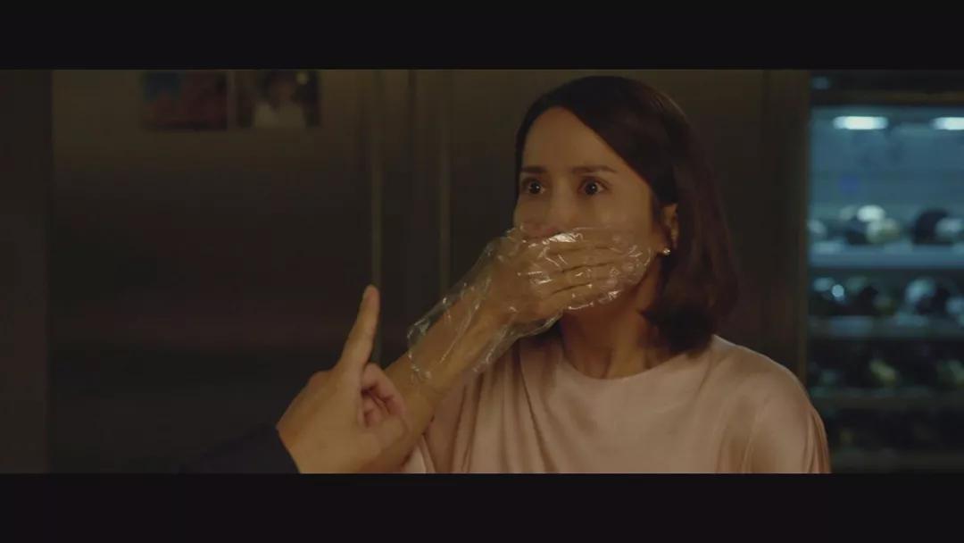 你发现《寄生虫》这些有(kong)趣(bu)的细节了吗?