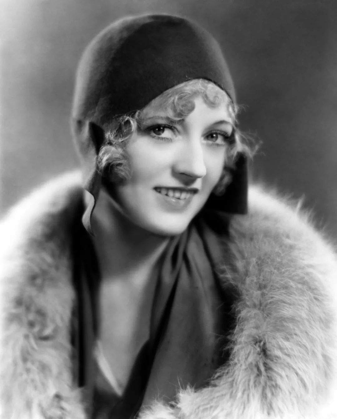 她第一次登上银幕1916年marion davies玛丽恩·戴维斯"如果上帝有钱