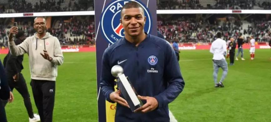 上赛季巴黎圣日耳曼的姆巴佩以33个进球夺得了法甲金靴,在内马尔和