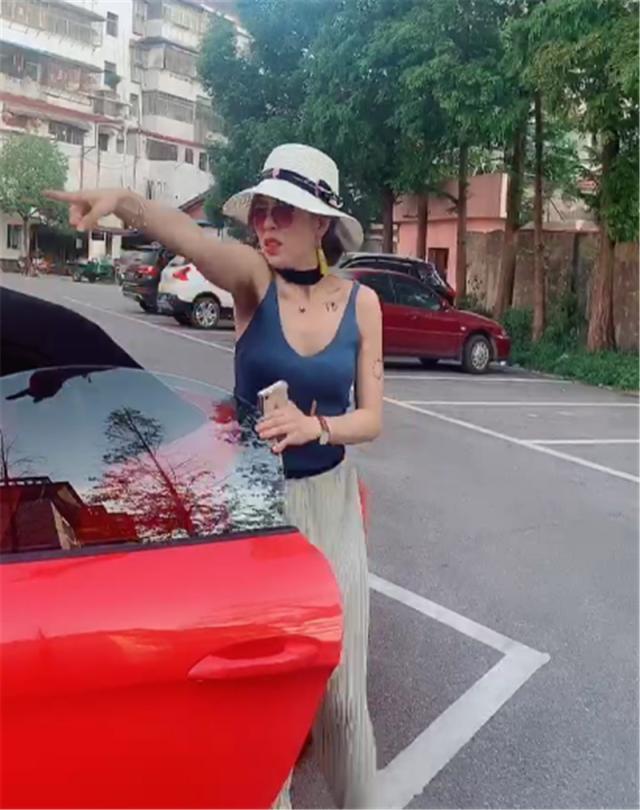 上海富婆月薪10万聘请男司机看到第二个要求大家直摆头