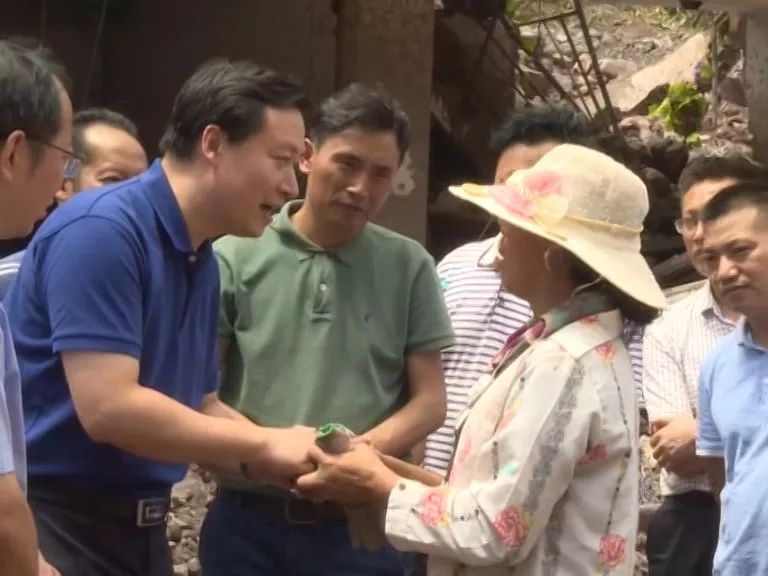 (來源:峨邊手機電視臺) 8月10日,樂山市委副書記,市政府市長張彤到我