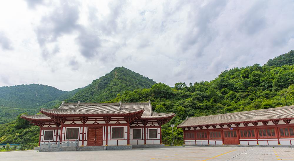 在五龙捧圣之地享受218的清凉