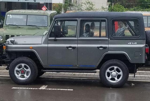 首台国六北汽bj212到店换装全新造型轮毂外观比吉姆尼还帅气