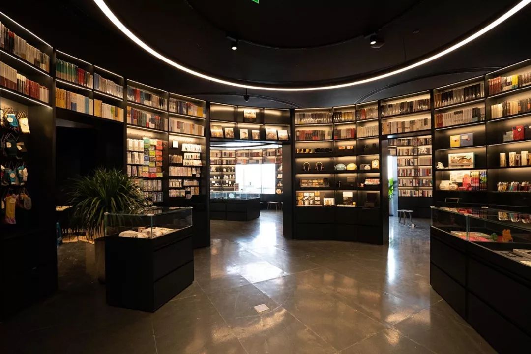 云里的书院开在上海中心52层朵云书院旗舰店52shanghai今日开业读万卷