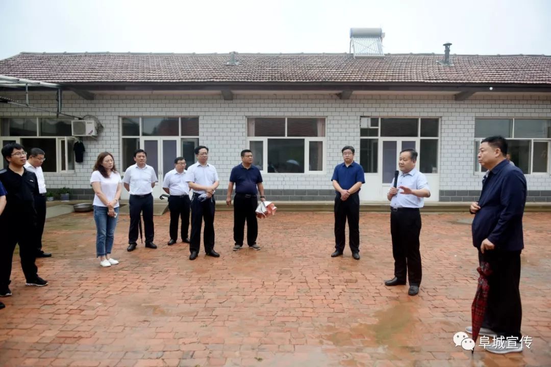 我县召开农村人居环境整治工作观摩现场会