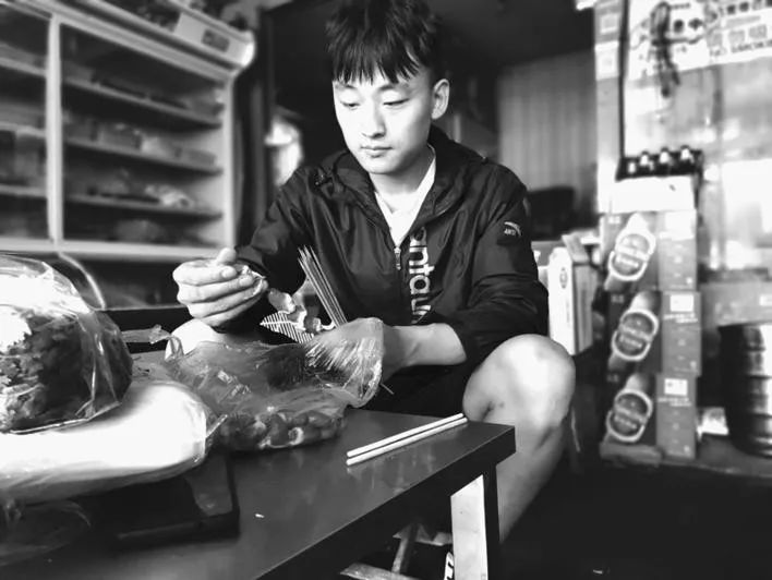 徐海洋醉酒男抱住司机他挺身而出