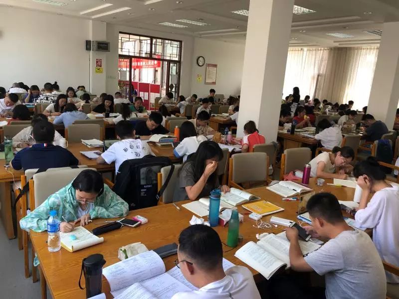 享受暑期"书式"生活