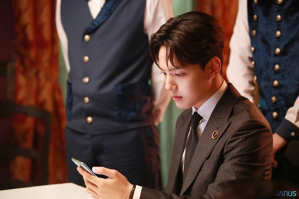 德鲁纳酒店吕珍九靠颜值与演技圈粉让人3秒陷入爱情的瞬间大回顾组图