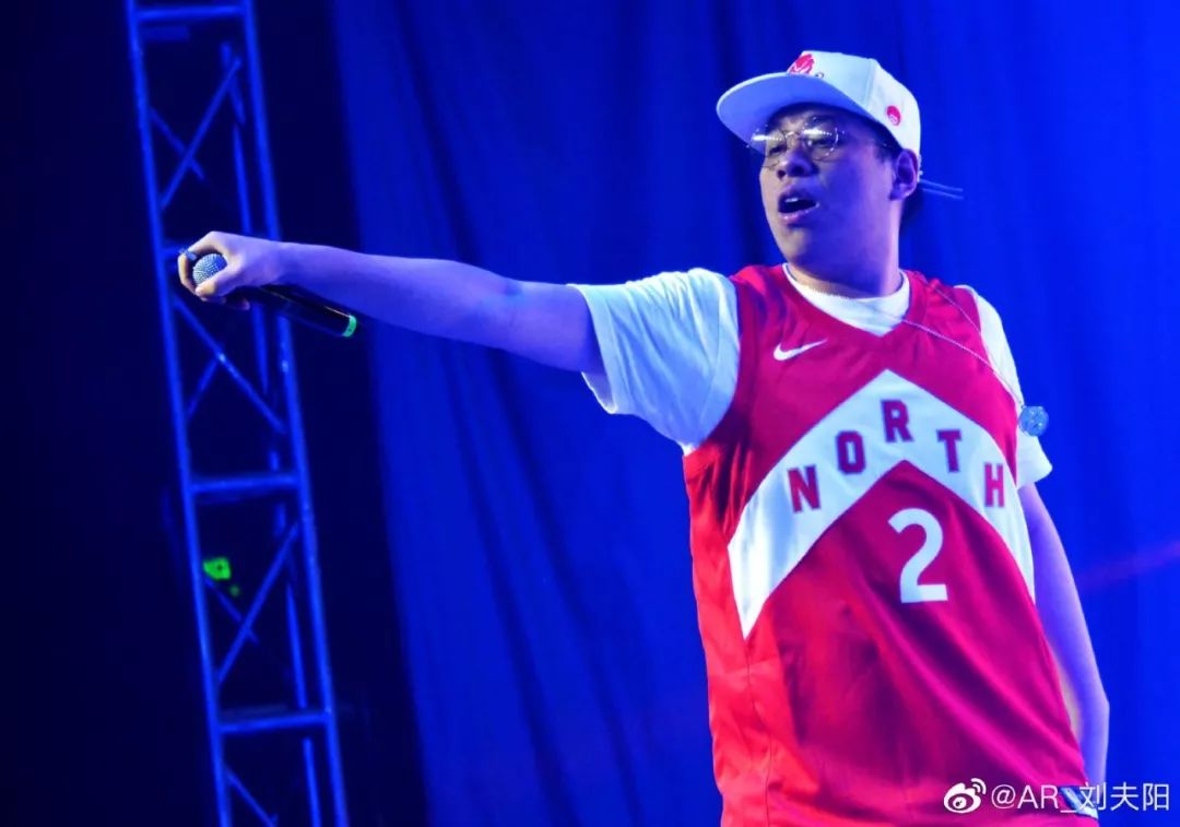 说唱圈丨红花会解散ar教学punchlinecapper开怼键盘侠杨和苏张杰同台