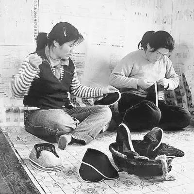 侃鞋丨即将消失的老手艺:纳鞋底