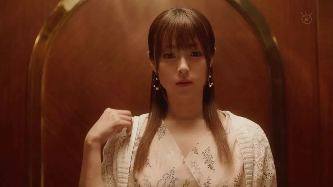 小泽真珠年轻时候真是神颜,《一吻定情》中如此寡淡的妆容依然美得