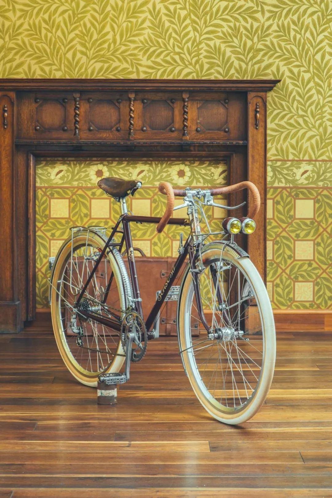 十分罕见的头管一体lug设计手稿今天欣赏的车是台北复古自行车店sense