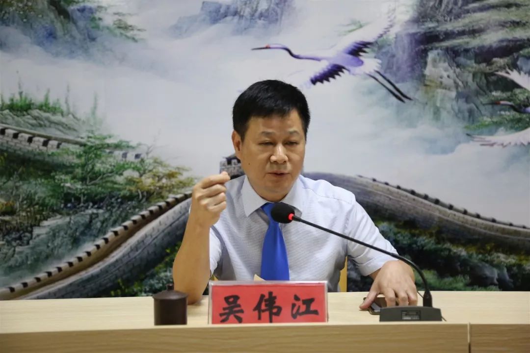 【不负韶华,青春不流浪】2019年龙川县人民医院新员工岗前培训_吴伟江