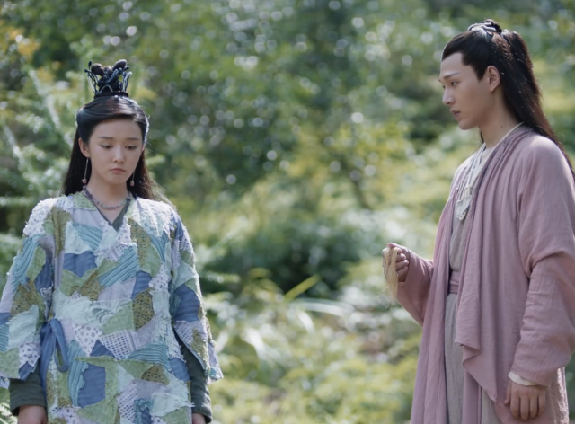 承宴是青丘三尾灵狐,去山中采药,遇到了一只花蓼精,虽然花蓼已经修成