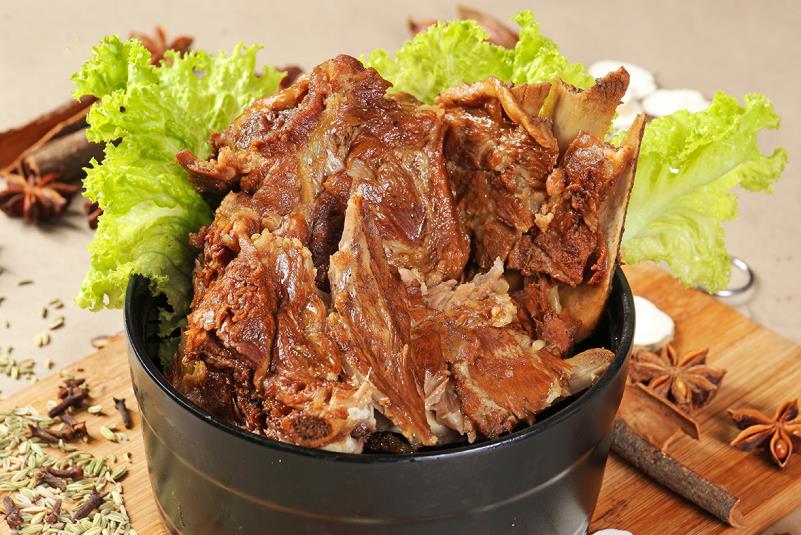 犟龙骨排骨米饭,精选优质新鲜食材