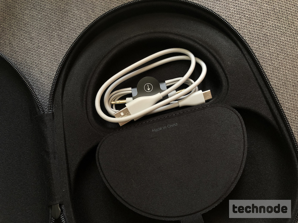 5mm to 2.5mm 耳机转换线的储物空间,方便日常随身携带使用.