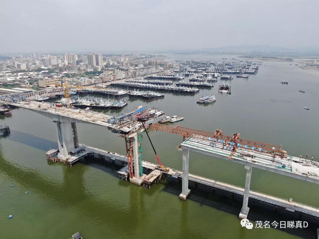 雄伟壮观目睹航拍视角下的茂名博贺湾大桥