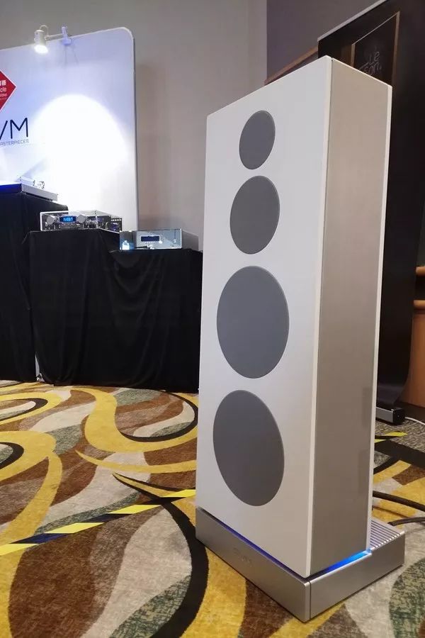 udo besser先生又重点介绍了几款新品,avm ovation a8.