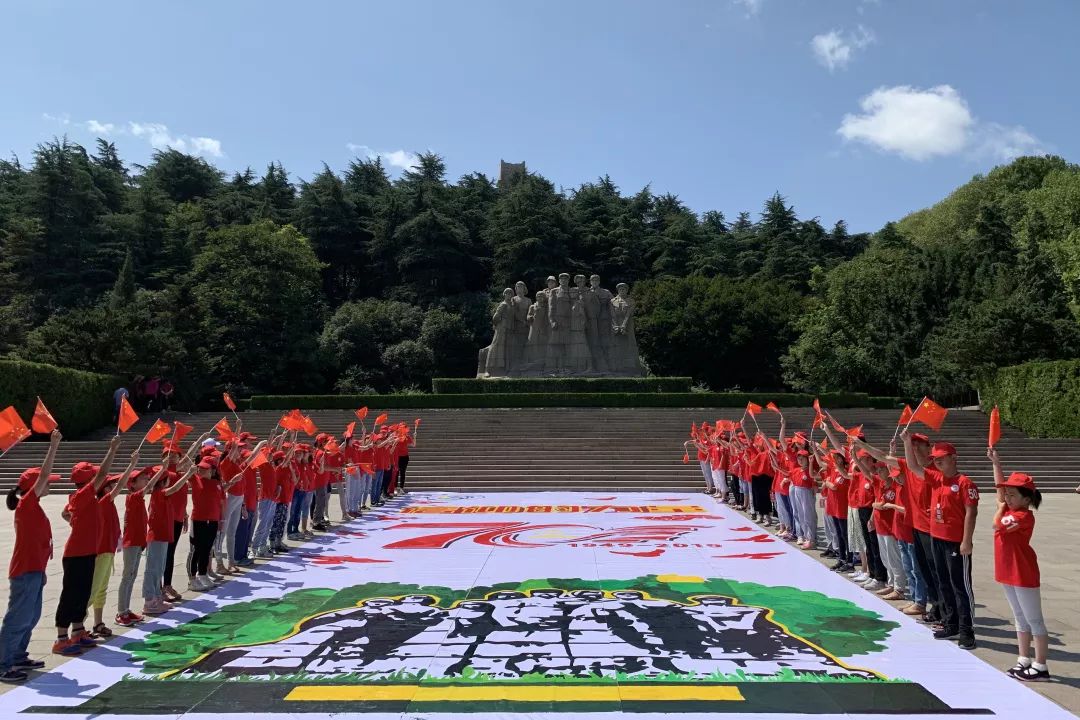 雨花台烈士群像图片