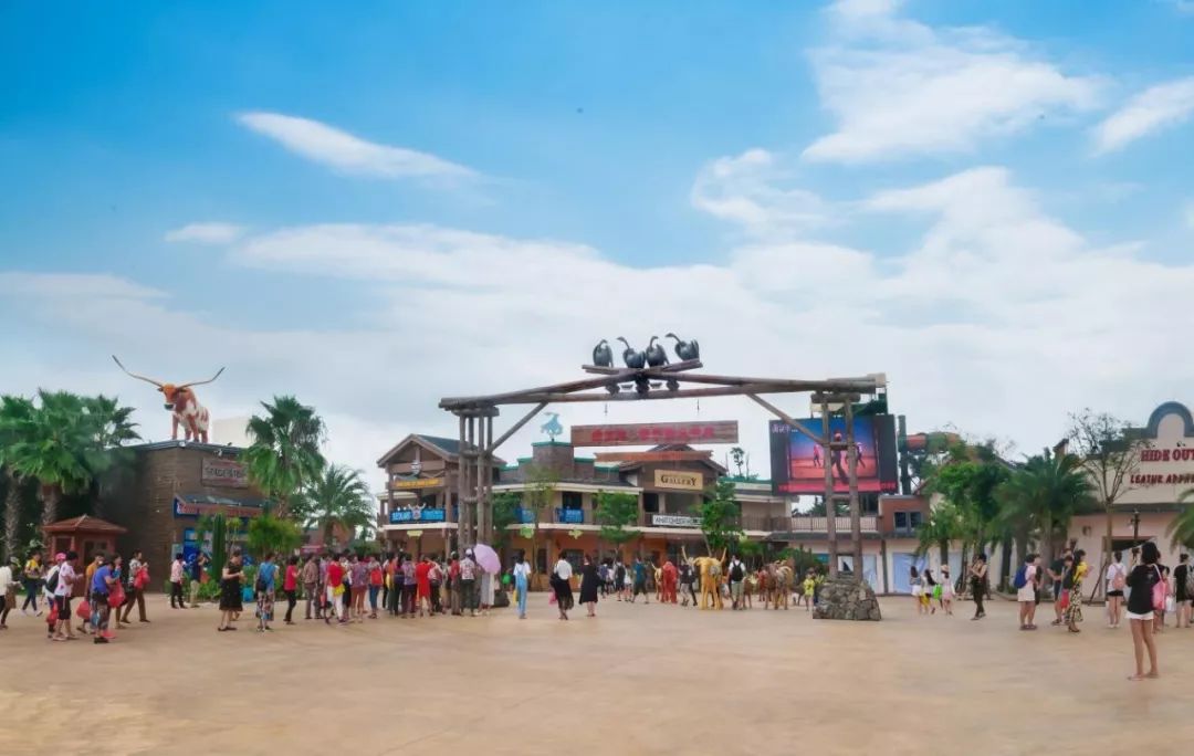 南地北德萨斯牛仔小镇五鼎龙湾海田温泉是全球罕见的天然富锶咸水温泉