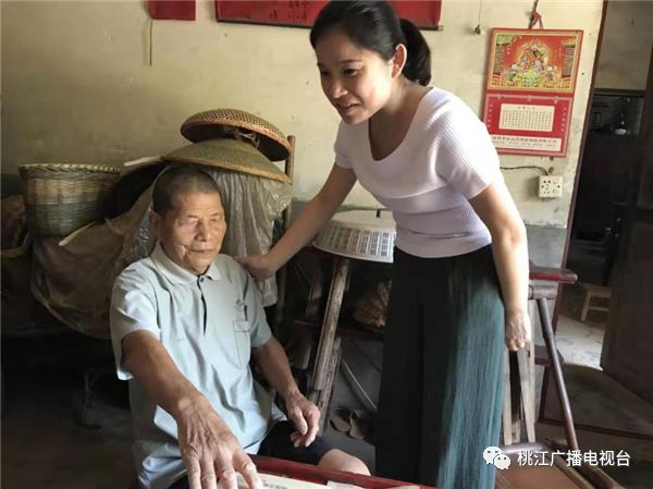 浮邱山乡党委书记夏薇慰问夏锡林老人八一建军之际