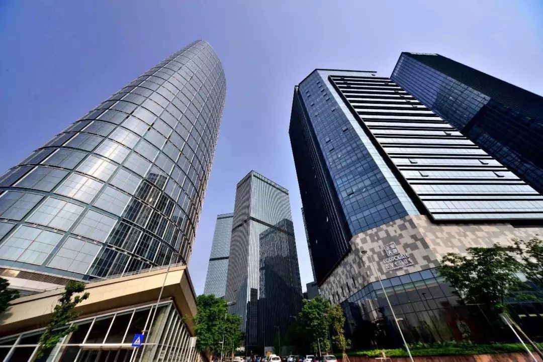 那么位于化龙桥板块的企业天地,则是整个渝中半岛的中心