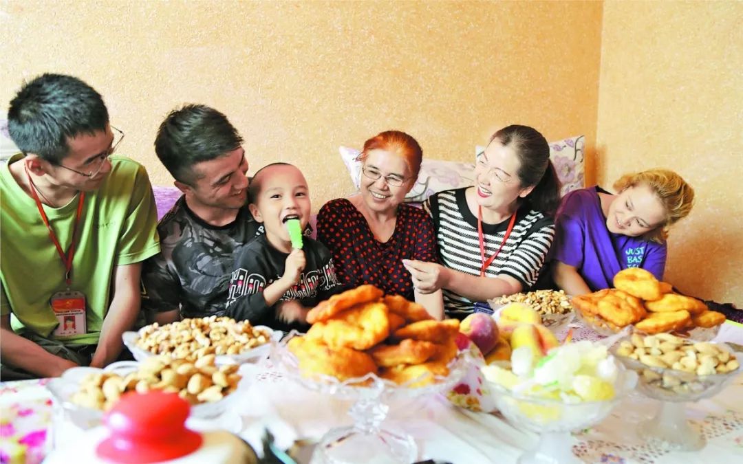 共度古尔邦节天山南北欢乐祥和
