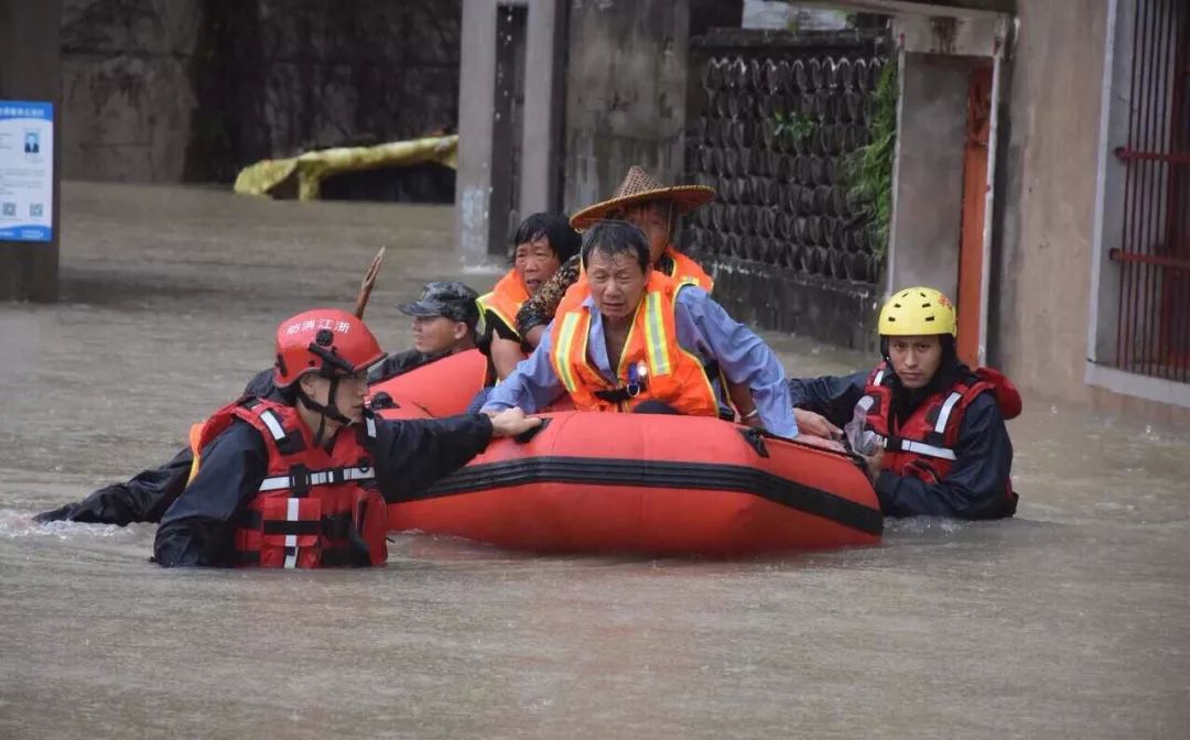 洪水围千年古城台州消防集结各地救援力量众志成城抗洪救灾